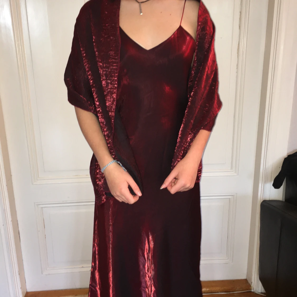 Vacker aftonklänning i skymrande vinröd - 91