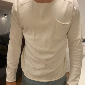 Clubs & spades tröja - Säljer denna stickade vita tröja från clubs & spades. Storlek large.