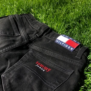 Archive Tommy jeans - Sällsynta Tommy Hilfiger jeans. Rak modell som levis 501.