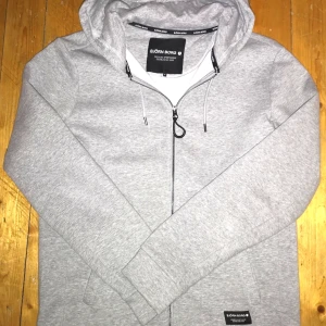 Björn Borg 2st  M - Björn Borg hoodie och sweatshirt båda Storlek M. Oanvända endast provade hemma. 350kr för båda två. Finns i Borås eller via Postnord köparen betalar för frakt 63kr. 
