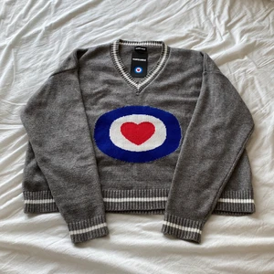 Reckless scholars Spitfire knit sweater - Stickad tröja från reckless Scholars i storlek S (passar som typ oversized M)!!! Så jäkla snygg och mysigt, tagen finns kvar!!!