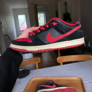Nike sb dunk low pro j-pack bred - Efterfrågade Nike sb dunk j-pack bred, 4 eller 5/10 cond. Storlek 41,  bud från 1000kr⚡️