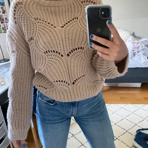 Stickad tröja - Såå fin och superskön tröja från GinaTricot. Passar mig som e S-M. Använd fåtal gånger