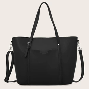 Svart väska - Axelremsväska från shein, helt oanvänd. Storleken är som en vanlig handväska, passande så man får plats med en laptop. Vet inte exakt mått. 🤍 köparen står för frakt. 