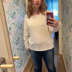 Stickad tröja  - Säljer den här snygga stickade tröjan som jag inte har använt något 