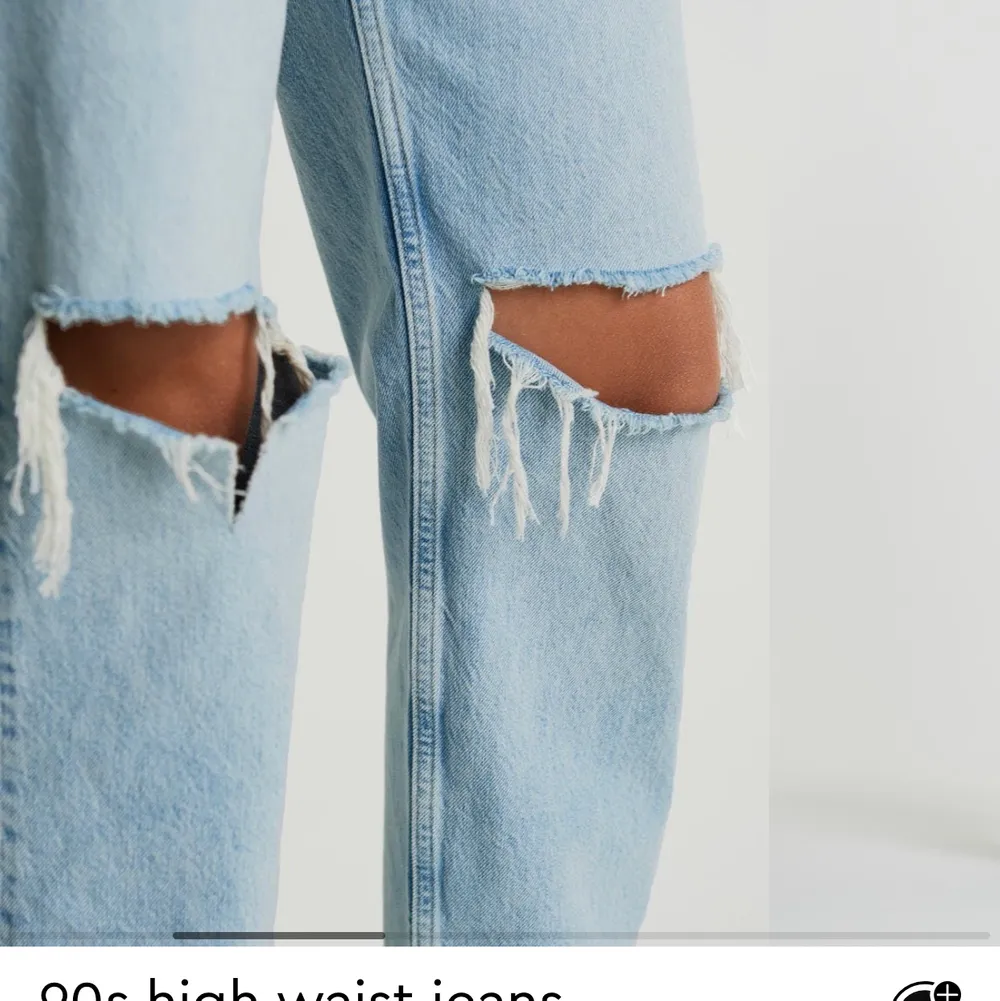 G*ina Tricots populära 90s highwaist jeans i strl 40.  Använd en hel dag men annars är dem som nya.  Dem är i toppen skick. 100% bomull. Slutsålda på hemsidan men köpta för 599kr. Säljs för 470kr  inkl frakt.. Jeans & Byxor.