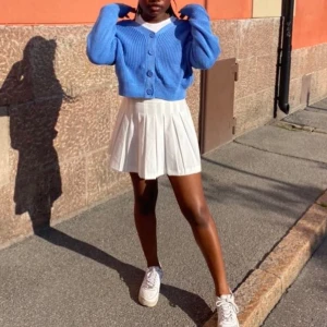 Kofta - Fin blå kofta från ASOS💙💙💙, perfekt inför hösten 🍁🍂🍁🍂 (frakt tillkommer, kan även mötas upp vid odenplan) 