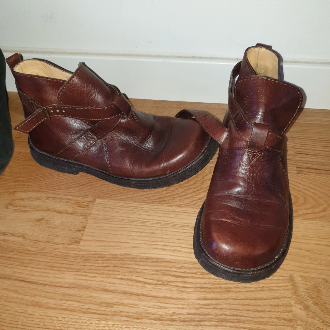 Bruna läderkängor 