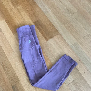 Doyoueven tights - Helt nya doyoueven tights, använda en gång, säljes då de inte kommer till användning! 