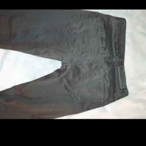 Tiger of Sweden jeans strl 25/32 - Modell Slender, felfritt skick. Något vaxad yta.