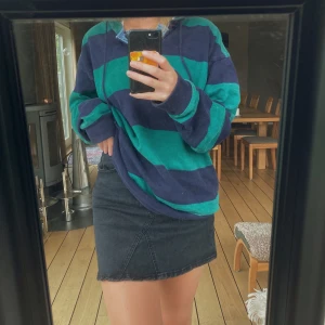 Jeanskjol🥳🥳🥳 - Svart jeanskjol som tyvärr ej kommer till använding längre!!✌🏼✌🏼 Frakt tillkommer