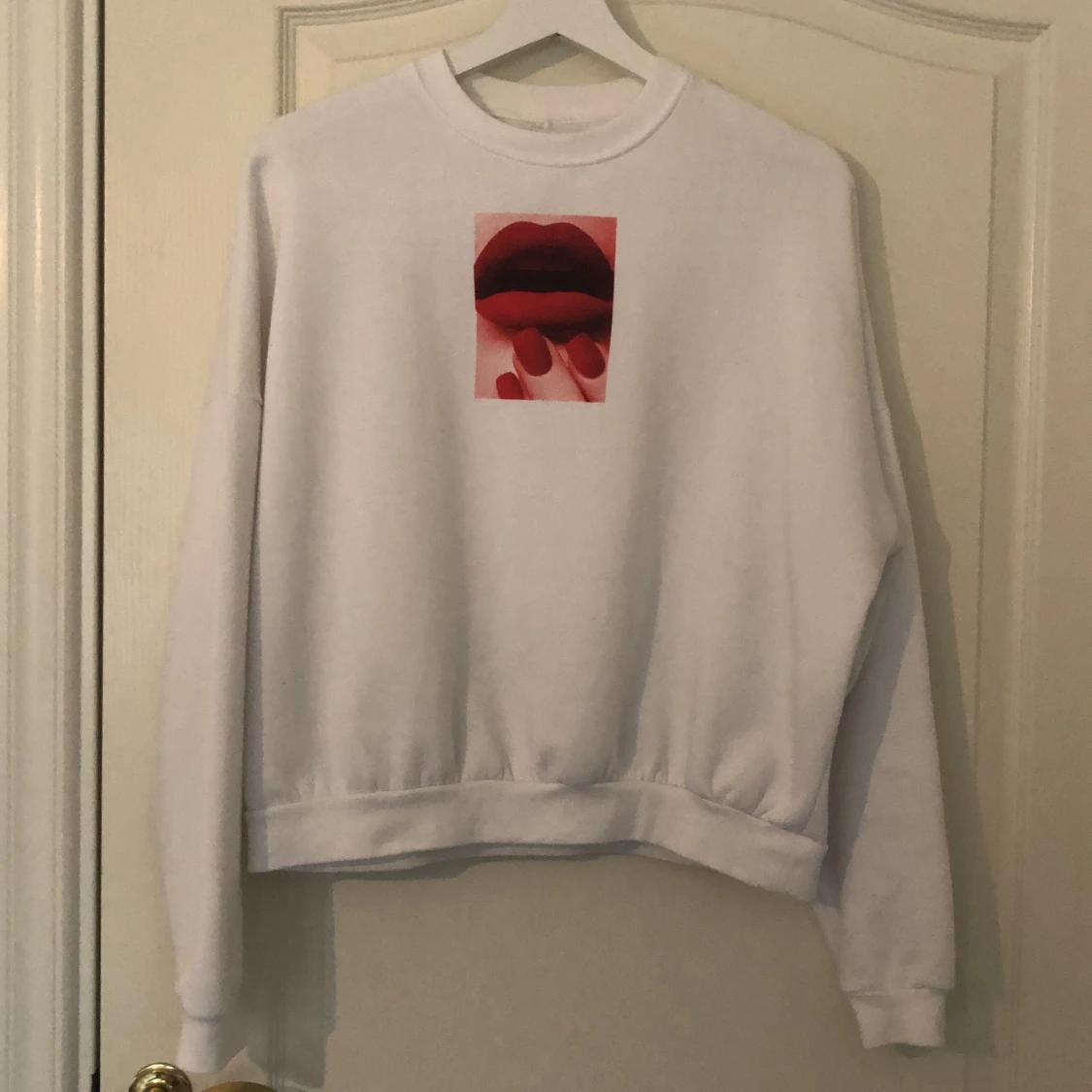 Vit tröja med tryck från /STAY🌹