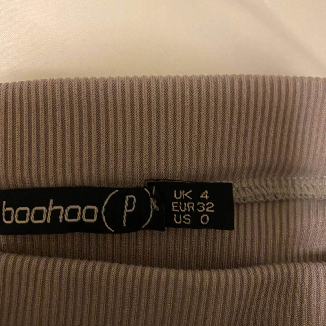 Klänningen från boohoo storlek 32  - 91