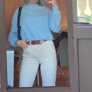 Vita jeans från Vero Moda stl 34, M - Använda endast ett fåtal gånger, så väldigt bra skick!! Nypris 400kr