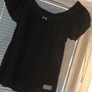 Odd Molly topp - En jätte söt Odd molly topp med puff ärm. Fint skick.pris kan diskuteras ✨