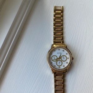 Guldklocka - Jättefin guldklocka i bra skick. 80kr+ frakt eller högsta bud. Det behövs tyvärr bytas batteri