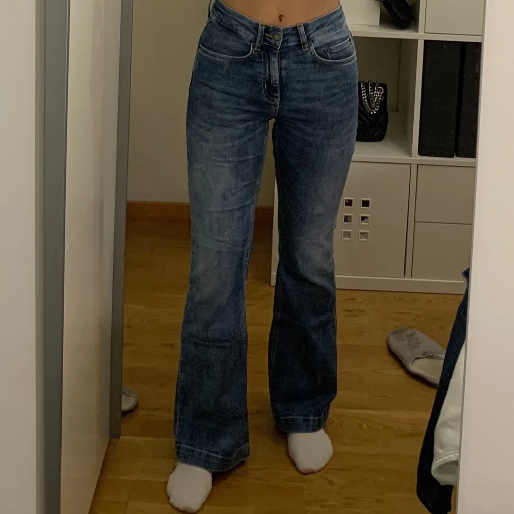 Bootcut jeans från Boomerang i storlek 36, jag är ungefär 167 och längden är perfekt! Nypris: 1000kr. Jeans & Byxor.