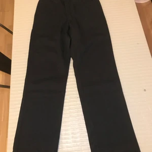 Dickies byxor - Säljer ett par svarta dickies som inte längre kommer till användning, skick 9/10