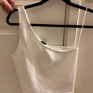 GINA TRICOT LINNE - Aldrig använt, storlek L och i nytt skick!