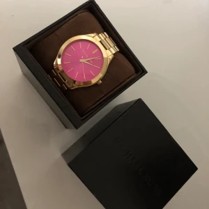 Michael kors klocka  - Använd några gånger som helt ny