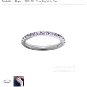 Märke: Edblad! Säljer denna helt nya ring då den inte passar mitt lillfinger som jag ville, och jag fått den i present. Nypris: 500kr💘