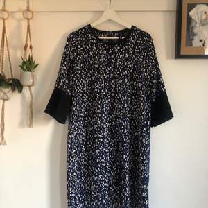 Dress with blue, black and white print, size L, great condition