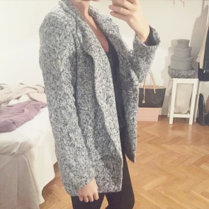  - • Jacka från Sheinside
• Använd ca 1-2 gånger 
• Lite guld i materialet 