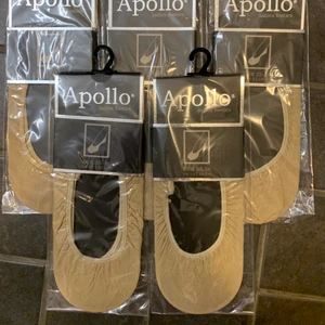 Strumpor - storlek 35-38 - 5 paket strumpor med 1 par i varje i färgen beige. Storlek 35-38. Oanvända. 15kr/ förpackning eller alla för 60kr! Frakt tillkommer