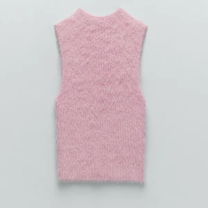 Rosa topp - Jättesöt rosa topp, jag säljer den då den aldrig kommer till andvändning köpte för någon månad sedan och den är aldrig andvänd! 💕 hör av dig om du vill fler bilder