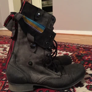  - Nästan helt nya Steve Maddan stövlar  som användes bara gånger. 