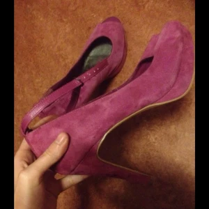  - Jätte fina o sköna klackskor , använder inte längre..