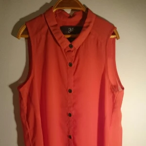  - Orange lång skjorta  Använd ett fåtal gånger  Inköpspris 499kr   Pris kan diskuteras 💖 