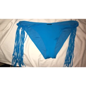  - Blå bikini trosor från HM , aldrig använda. Storlek 44 men är väldigt små i storleken