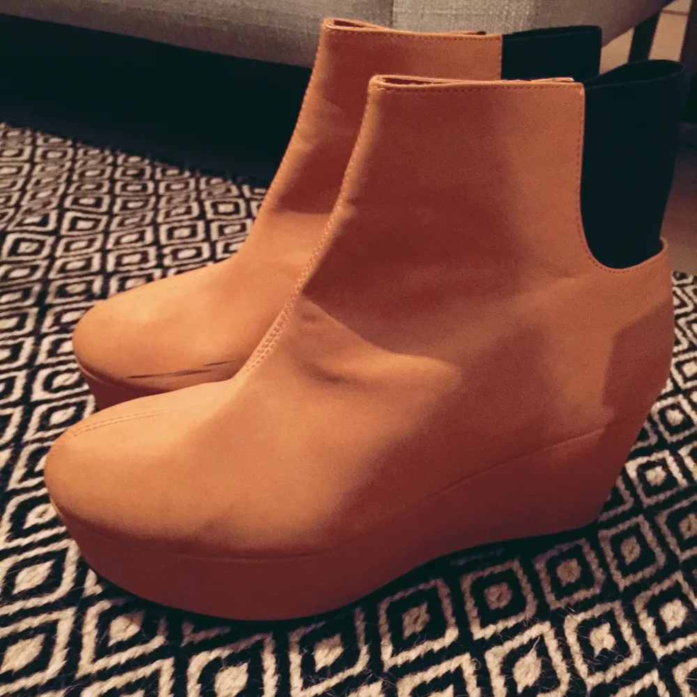 Yellow boots from Monki. Skor.