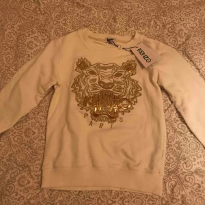  - Jag säljer min nya kenzo tröja då jag fick den i present och inte va min smak, super fint skick och storlek S om snabb affär kan gå ned lite i pris