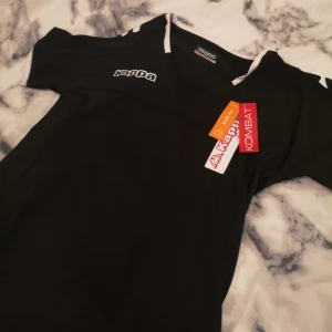  - Sport tröja från märket kappa i storlek xl, helt oanvänd. Kan skickas mot frakt 📦
