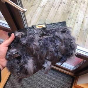  - Snygg handväska fauxfur från asos, väl använd 