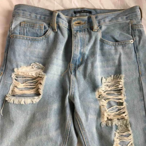  - Ripped mom jeans från Brandy Melville Storlek ”one size” men passar som en 36/38 
