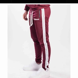  - Säljer mina byxor från märket GRWTH dessa är helt slutsålda och kommer inte komma tbx i lager någonsin igen. 