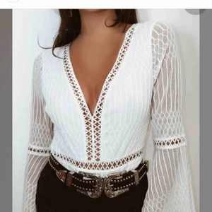  - Helt ny och oanvänd spetsbody i storlek S. 