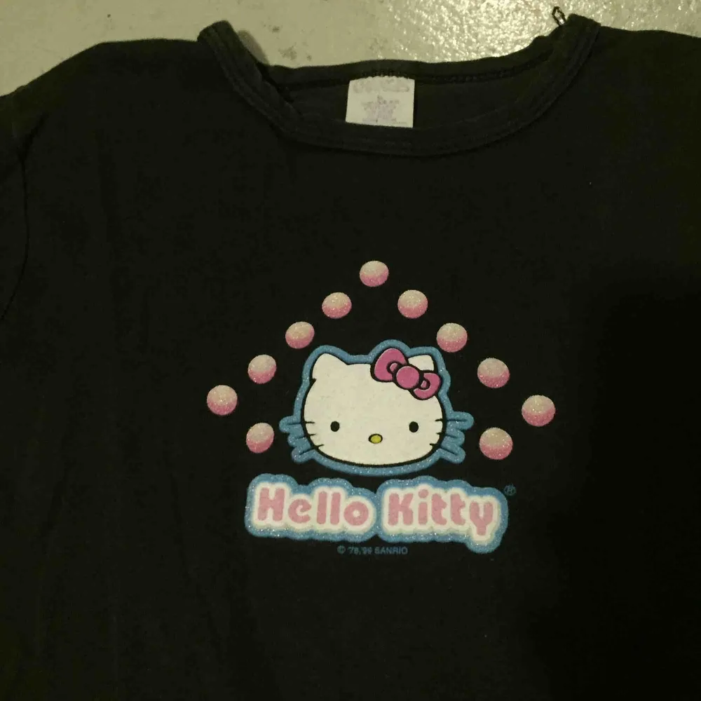 Supersöt Hello Kitty tröja från 90-talet! ✨ priset kan diskuteras vid snabb affär.. Toppar.