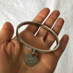  - Oanvänd Michael Kors armband✨inte äkta! Frakt tillkommer!