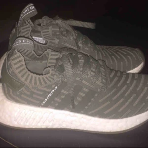  - Adidas nmd R2 Japan edition stl 38 anv 1 gång  Skorna är äkta adidas  Pris 700kr 