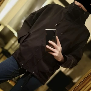  - Svart vår/höstjacka från WERA/Åhléns. Använd men i gott skick! 