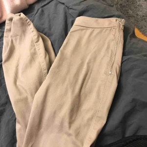  - hm kostymbyxor  strl 38 men är som xs/s