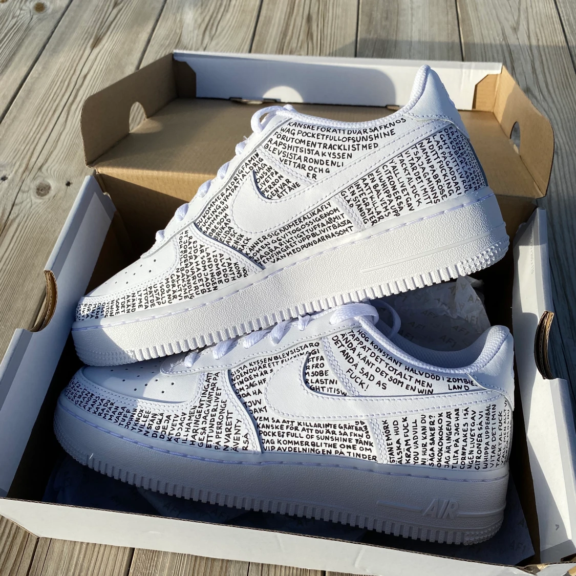 Custom Nikes!!đđŠâš