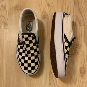 Vans - checkered sneakers 👟 - Super fina checkered Vans. Använd 1 gång, så är inprincip nya! 