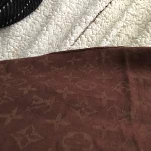 Louis Vuitton halsduk. Säljs för 150kr med frakt