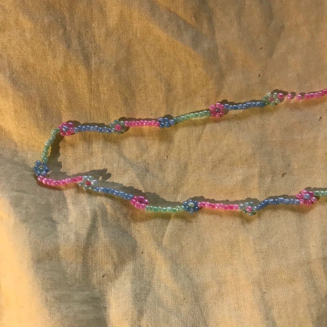 Blommigt halsband - 90