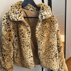 JACKOR 300 kr styck!  - Två jackor i bra skick. 300 kr st eller 500 för båda.